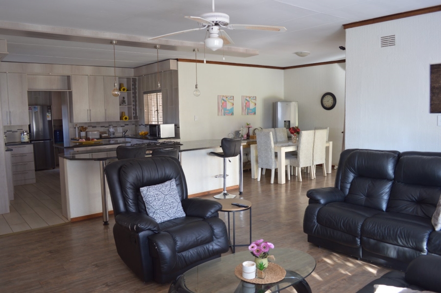 To Let 4 Bedroom Property for Rent in Doringkruin North West